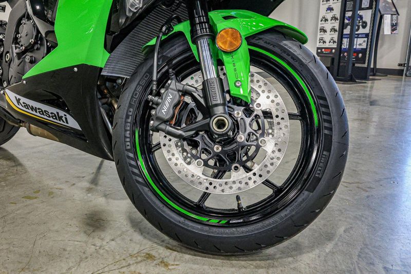 2025 Kawasaki NINJA ZX6R KRT EDITION LIME GREEN AND EBONY AND PEARL BLIZZARD WHITEImage 13