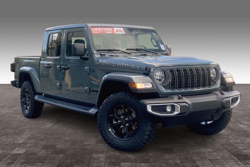 2025 Jeep Gladiator Sport photo 2