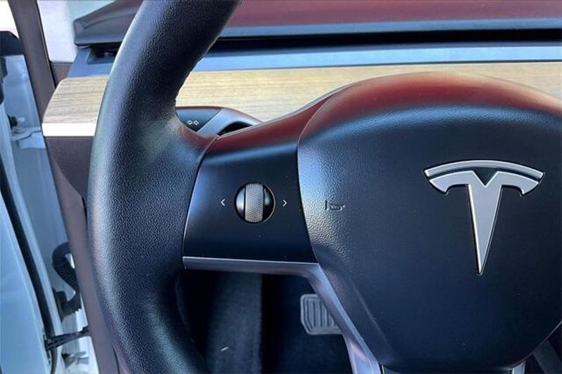 2023 Tesla Model Y Long RangeImage 18