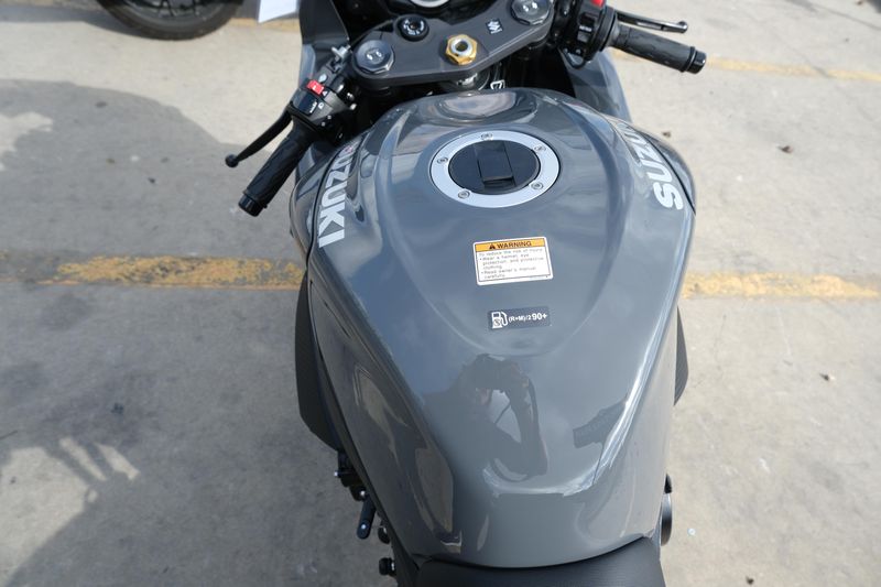 2025 SUZUKI GSXR600 in a BLACK exterior color. Family PowerSports (877) 886-1997 familypowersports.com 