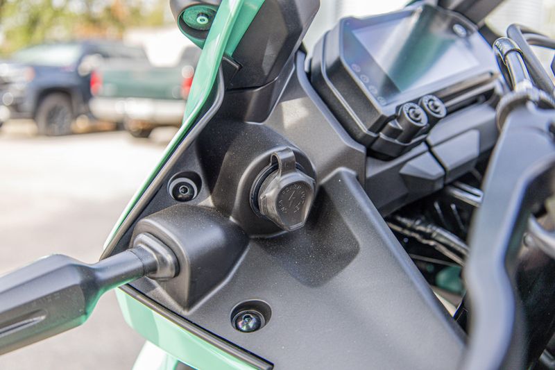 NEW 2026 YAMAHA YZFR3 ABS Image 9