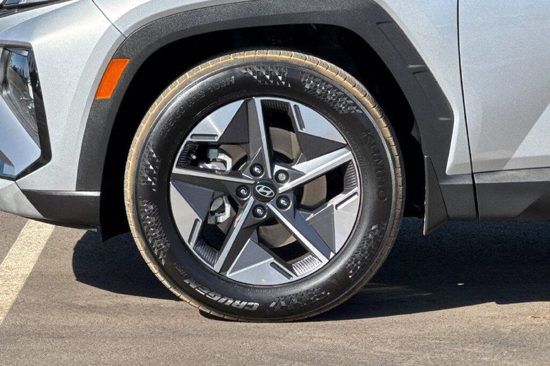 Used 2025 Hyundai Tucson SELImage 24