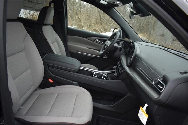2025 Chevrolet Traverse LTImage 13