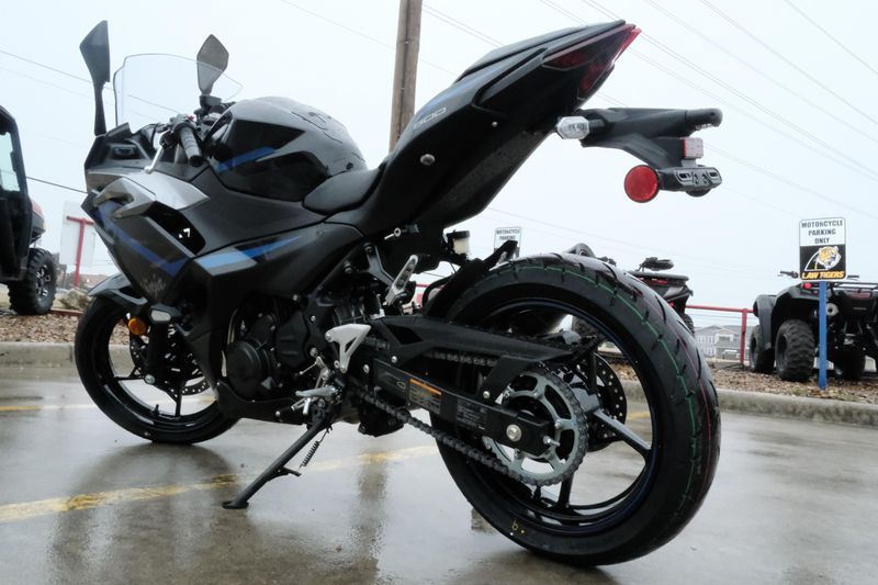 2025 Kawasaki NINJA 500 SE ABS METALLIC FLAT SPARK BLACK AND METALLIC SPARK BLACK AND METALLIC MOONDUST GRAYImage 14