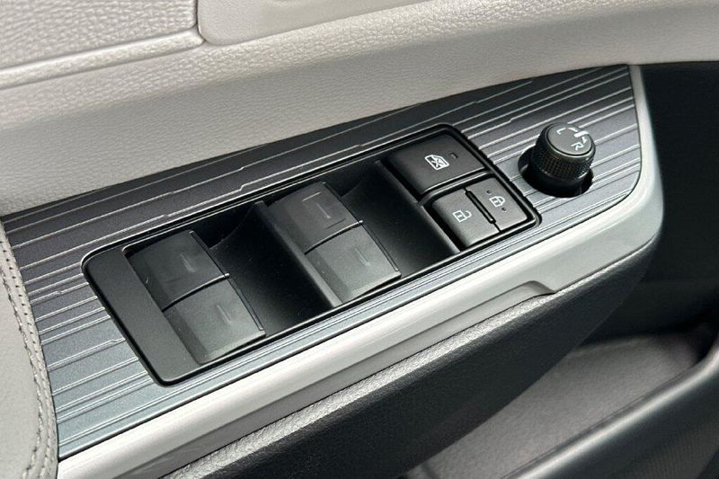 New 2026 Toyota Sienna LEImage 11