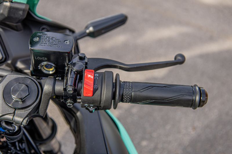 NEW 2026 YAMAHA YZFR3 ABS Image 4