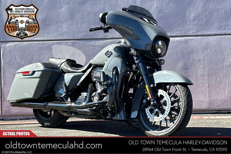 2018 Harley-Davidson Street Glide in a GUNSHIP GRAY exterior color. BMW Motorcycles of Temecula – Southern California (951) 506-6903 bmwmotorcyclesoftemecula.com 