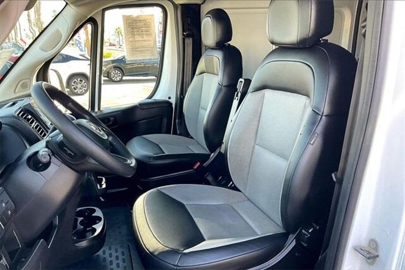 2023 RAM ProMaster 2500 High RoofImage 24