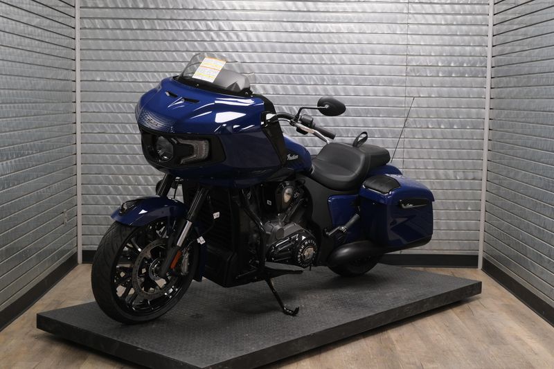 NEW 2025 INDIAN MOTORCYCLE CHALLENGER DARK HORSE Image 7