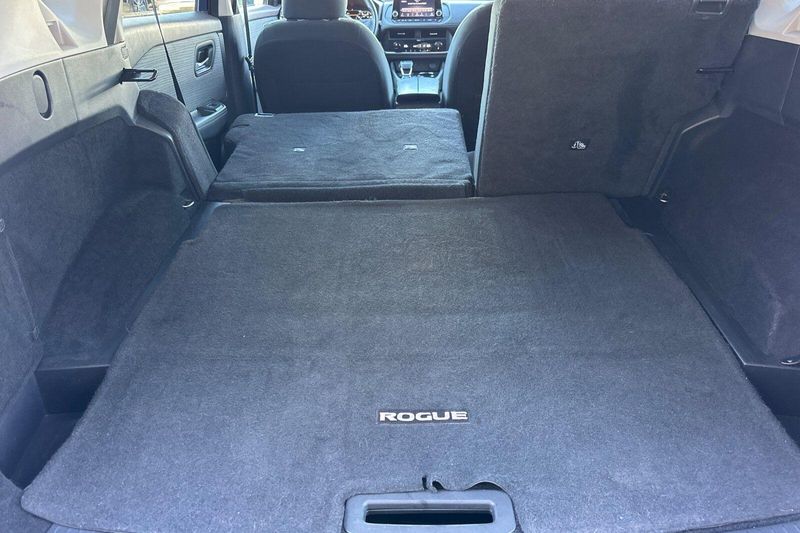 Used 2023 Nissan Rogue SVImage 17