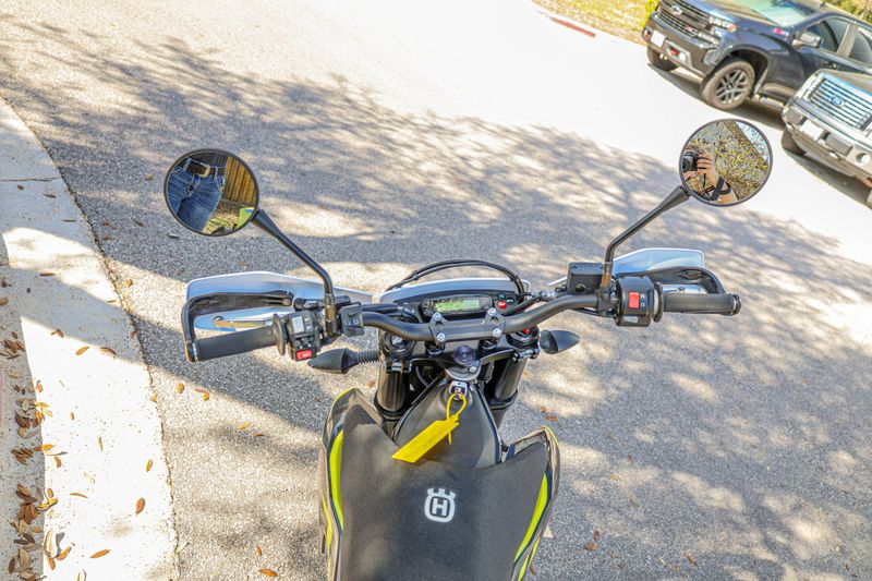 USED 2023 HUSQVARNA SUPERMOTO 701 Image 12