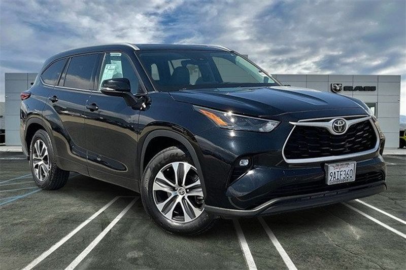 2022 Toyota Highlander XLEImage 12