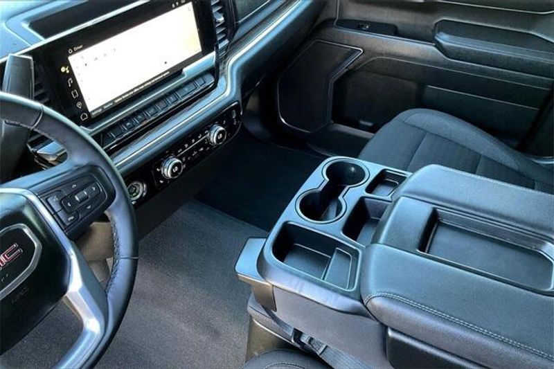 Used 2024 GMC Sierra 1500 ElevationImage 17