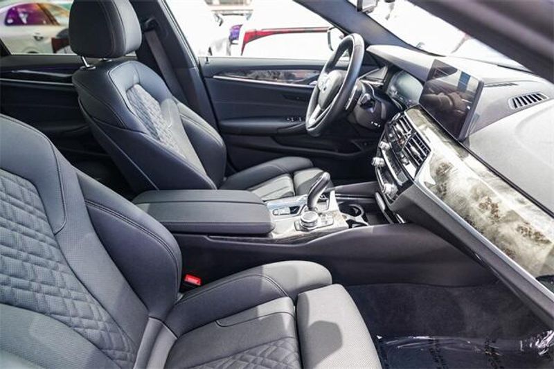 2022 BMW 5 Series 530iImage 17