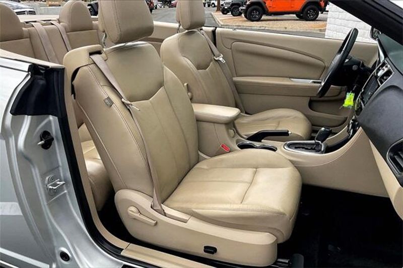Used 2012 Chrysler 200 LimitedImage 6