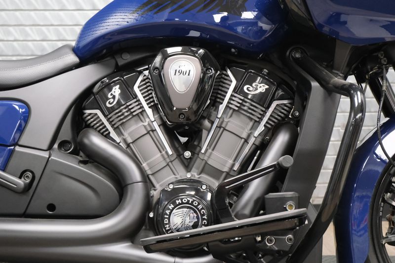 NEW 2025 INDIAN MOTORCYCLE CHALLENGER DARK HORSE Image 10