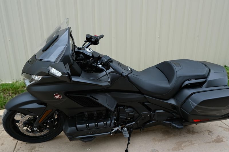 2025 Honda GOLDWING MATTE BLACK METALLIC Image 3