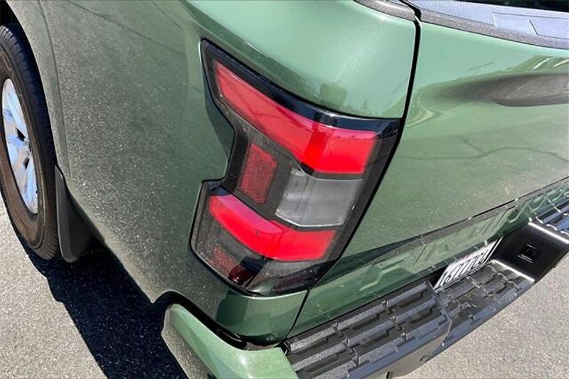 Used 2024 Nissan Frontier SVImage 28