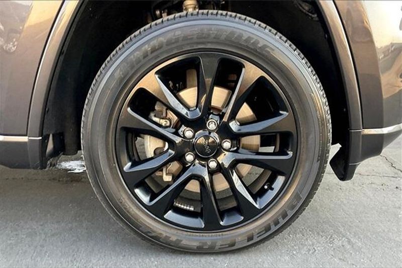 2021 Jeep Grand Cherokee Laredo XImage 8