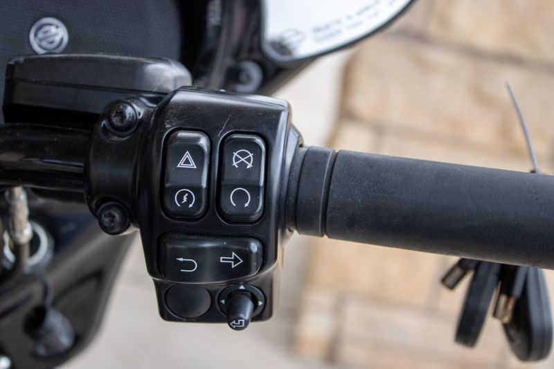 USED 2019 HARLEY STREET GLIDE SPECIAL Image 11
