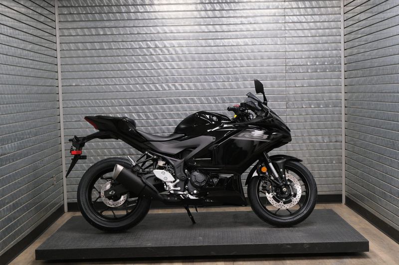 NEW 2026 YAMAHA YZFR3 ABS Image 2