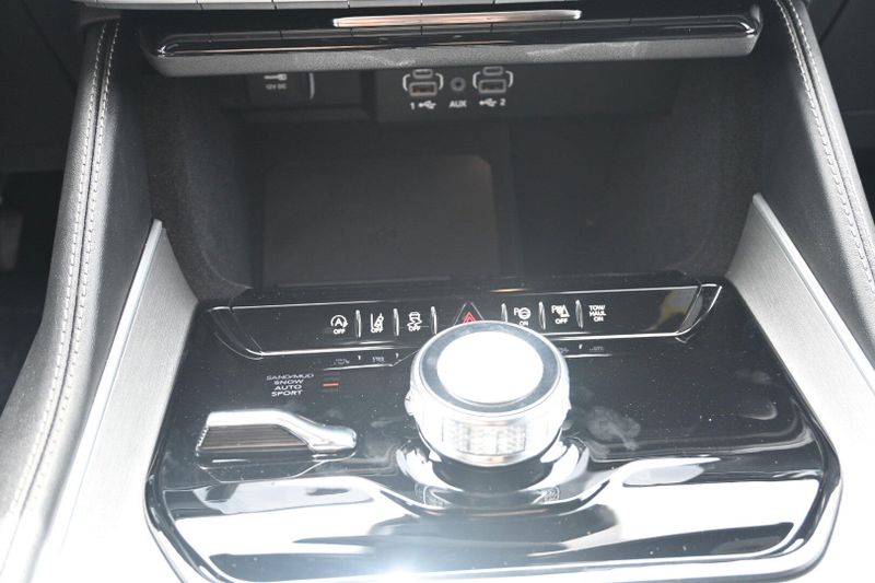 2025 Wagoneer L Image 29