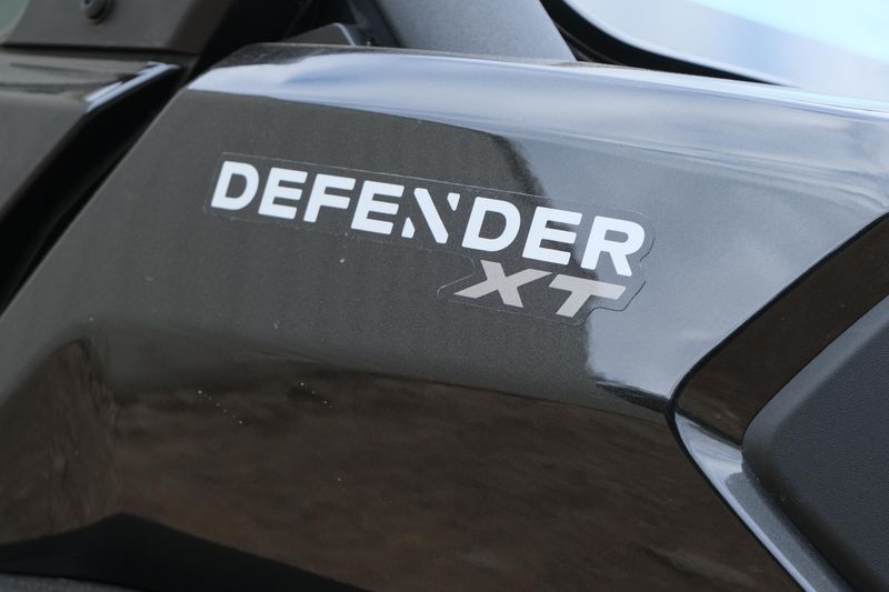 NEW 2026 CAN-AM DEFENDER MAX XT CAB HD11 WITH 1025 INCH TOUCHSCREEN Image 12