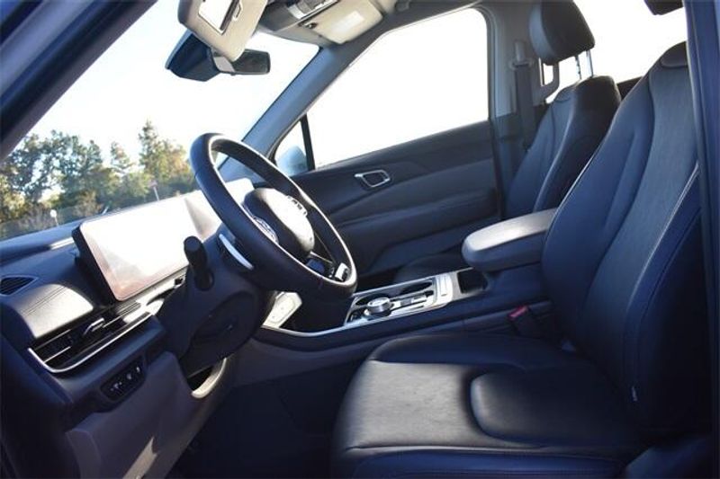 New 2025 Kia Carnival Hybrid EXImage 25