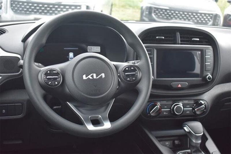 New 2025 Kia Soul LXImage 17