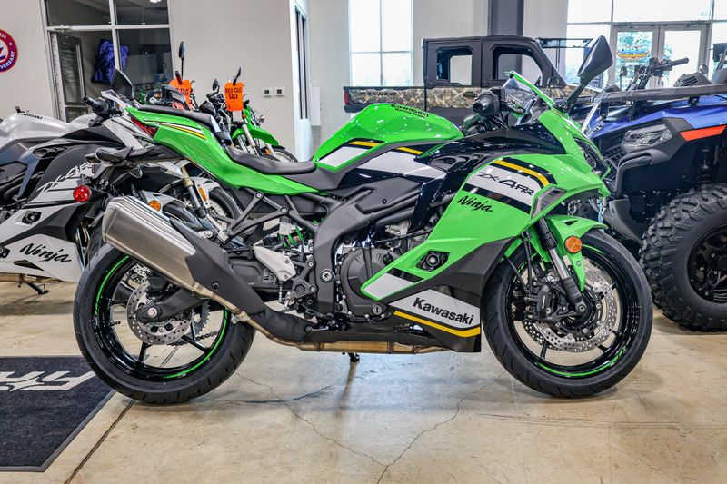 2025 Kawasaki NINJA ZX4RR ABS KRT EDITION ABS LIME GREEN AND EBONY AND PEARL BLIZZARD WHITEImage 8