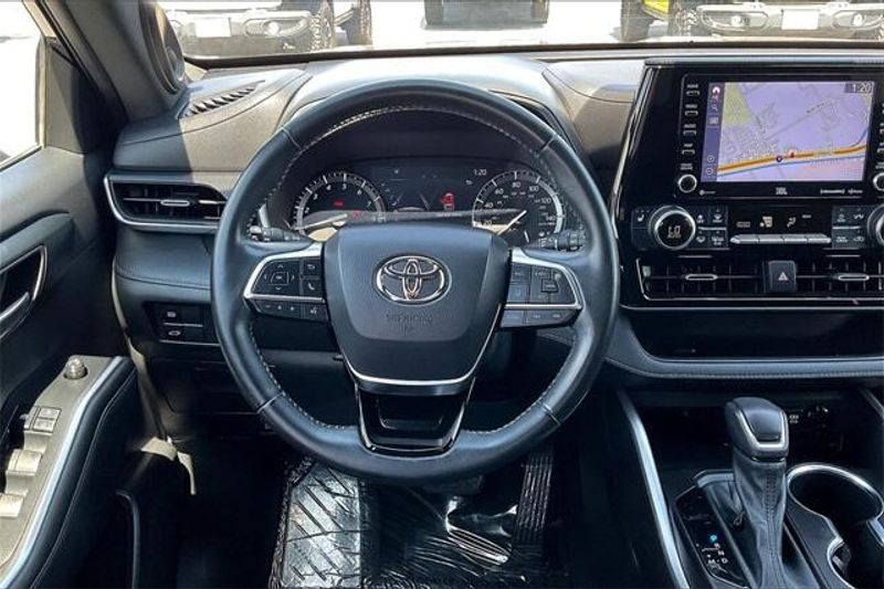 2021 Toyota Highlander XSEImage 4