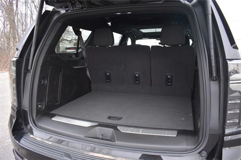 2025 Chevrolet Suburban Z71Image 21