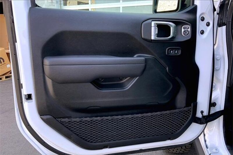 Used 2022 Jeep Wrangler 4xE Unlimited Rubicon 4xeImage 22