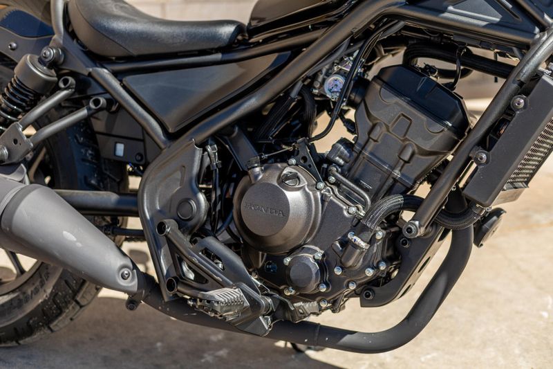 2025 Honda REBEL 300 MATTE BLACK METALLIC Image 12