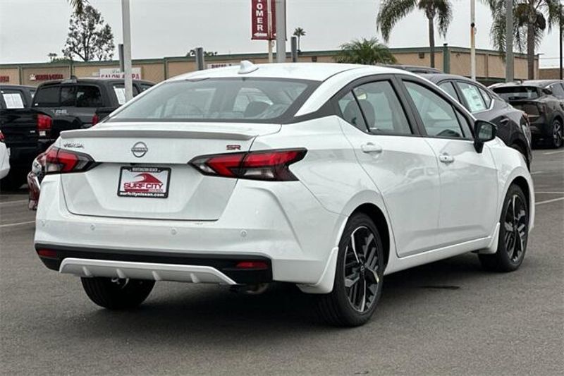New 2025 Nissan Versa 1.6 SRImage 3