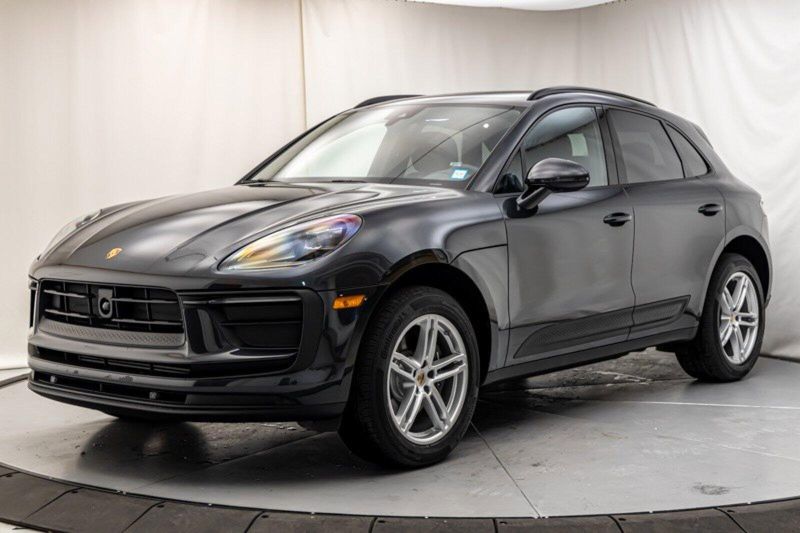 2024 Porsche Macan Image 1