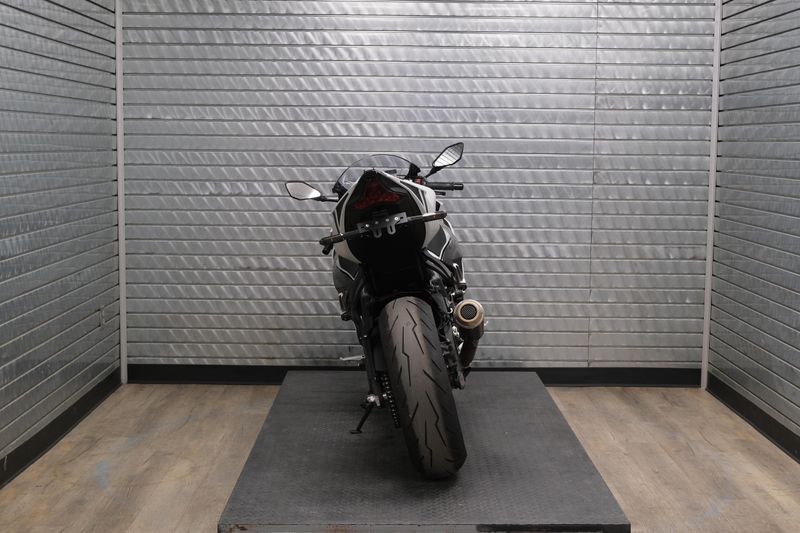 USED 2025 KAWASAKI NINJA ZX6R Image 4