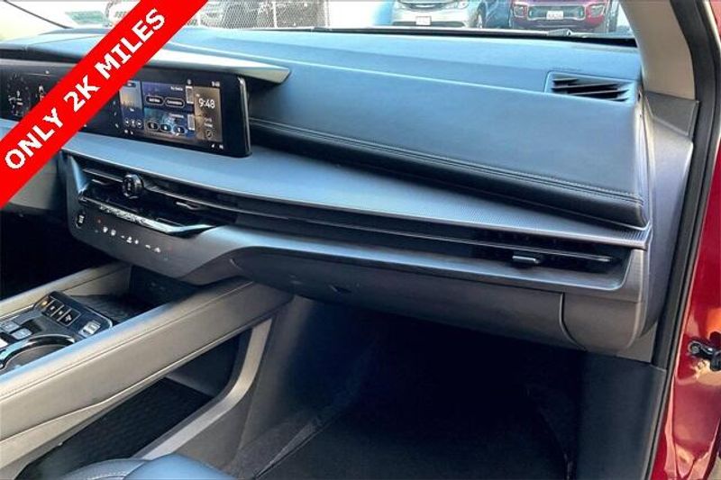 Used 2025 Nissan Murano SVImage 16