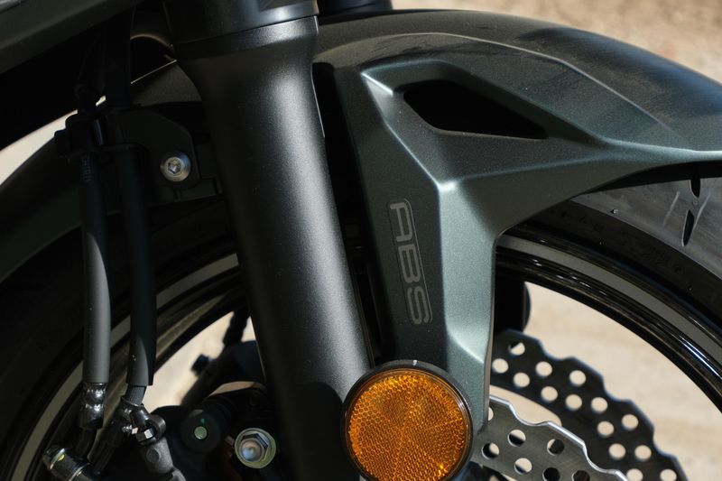 2025 Kawasaki NINJA 650 ABS METALLIC MATTE OLD SCHOOL GREEN AND METALLIC SPARK BLACK Image 17