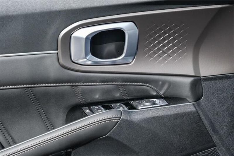 New 2025 Kia Sorento SXImage 22