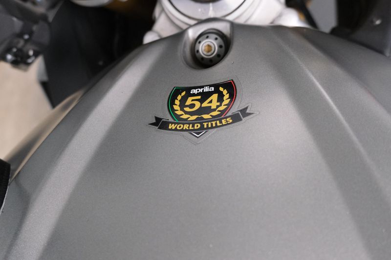USED 2022 APRILIA RSV4 1100 Image 18