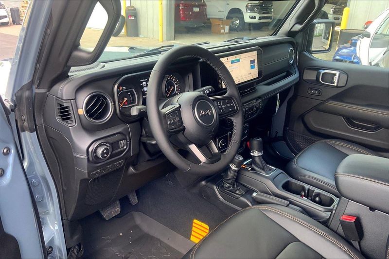 2025 Jeep Gladiator Sport photo 8