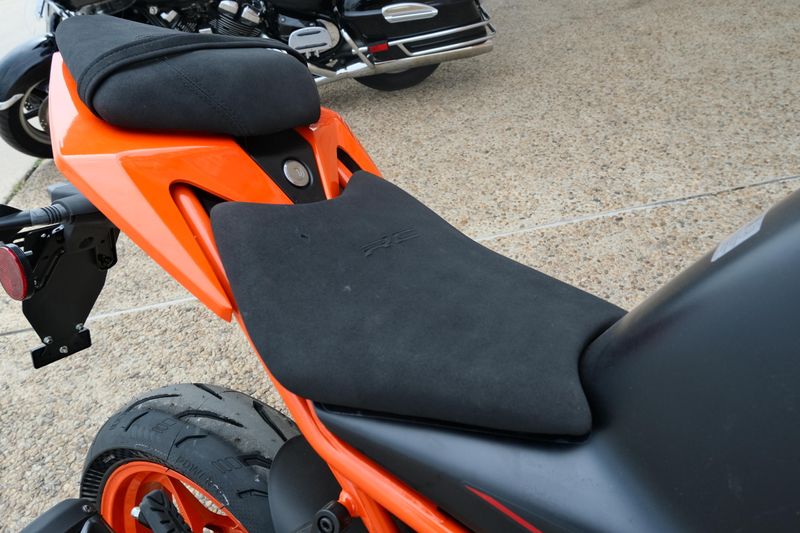New 2024 KTM RC 390 ORANGE Image 13