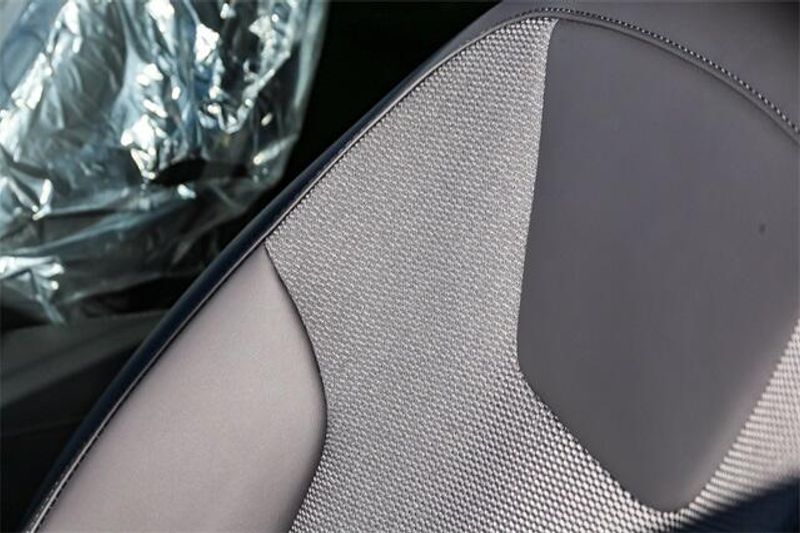 New 2025 Kia Niro EX TouringImage 11