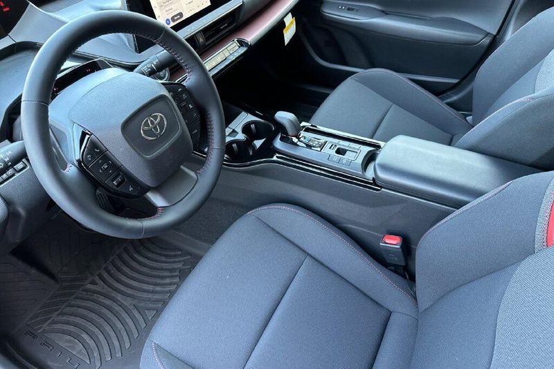 New 2027 Toyota Prius Plug-In Hybrid SEImage 9
