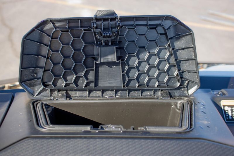 NEW 2026 CAN-AM DEFENDER XT HD11 WITH 1025 INCH TOUCHSCREEN Image 35