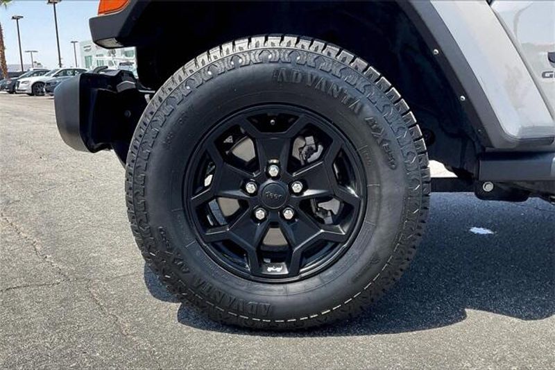 2022 Jeep Gladiator Willys photo 7
