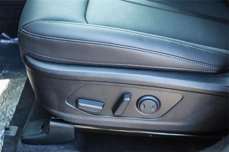New 2025 Kia Sorento EXImage 23