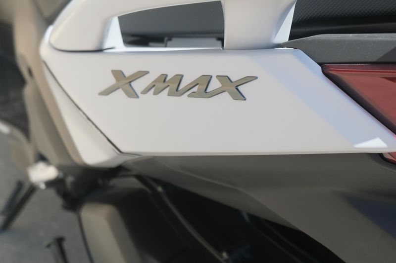 2024 Yamaha XMAX GRAY Image 23