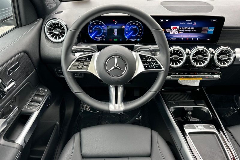 2024 Mercedes-Benz EQB 300Image 16